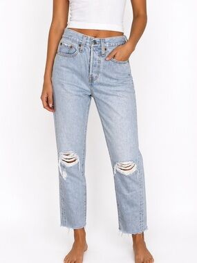 Levi Light Blue Distressed Jeans size 24